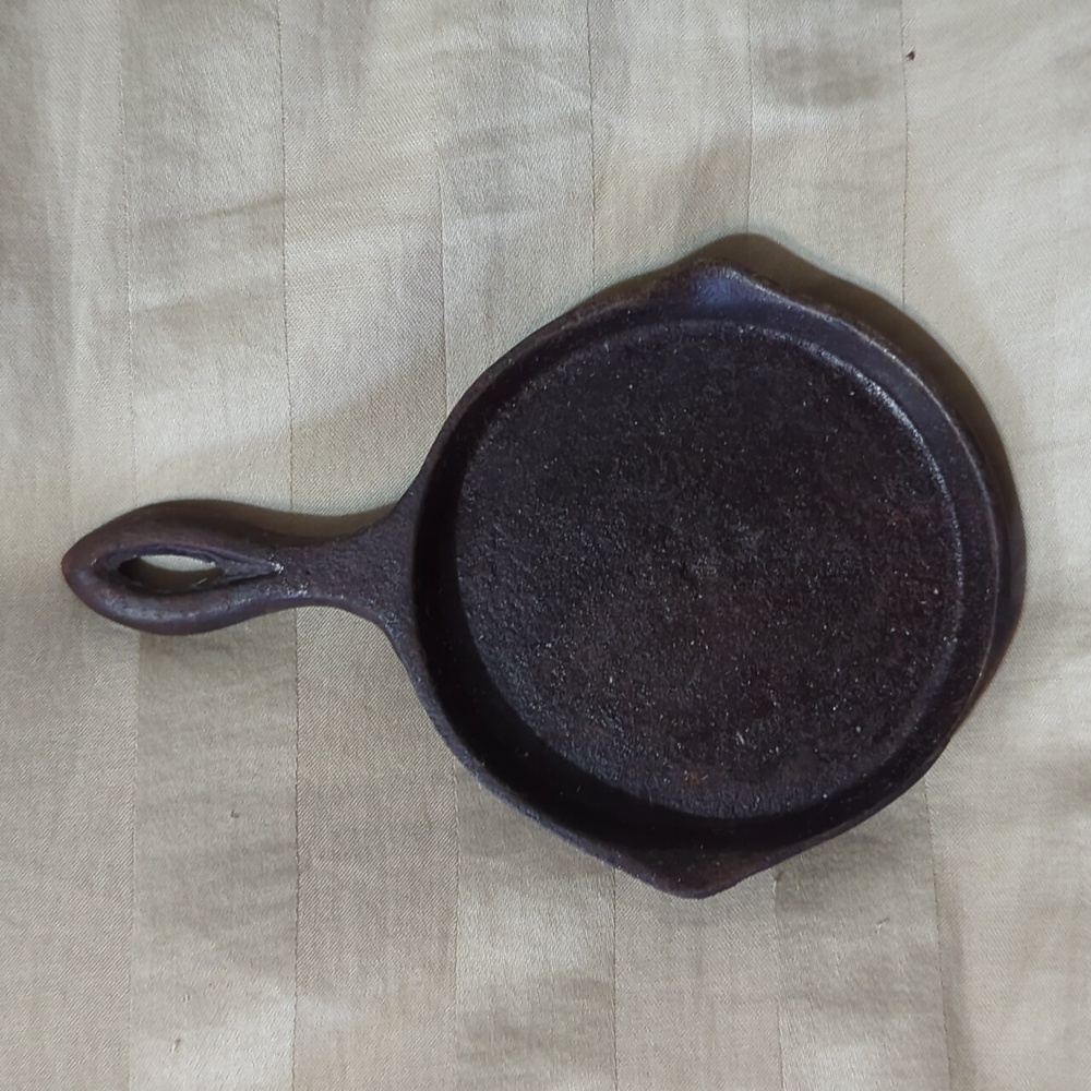 Mini Cast Iron Skillet - Vintage